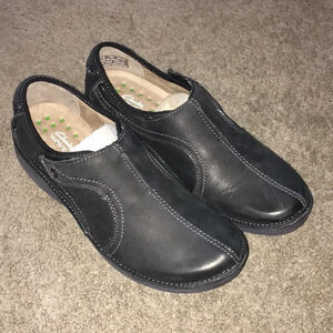 Clarks Wavewalk Black Leather Flat Walking Shoe